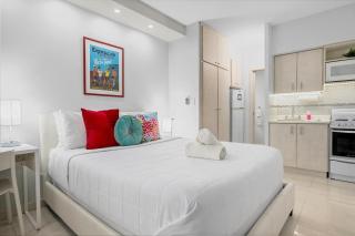 Prime Location at Condado Beach Queen Studio - Apt 10 - San Juan - 7