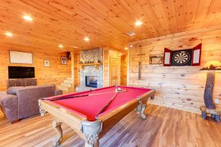 Gorgeous Blue Ridge Mountain Retreat Deck and View! - 9