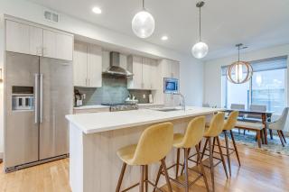 Steps to City Park: Townhome w/ Rooftop Deck! - 9