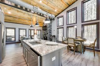 Near New Casino Broken Bow Cabin with Hot Tub - Broken Bow - 1