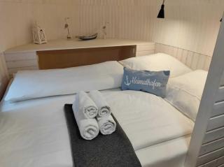 Tiny IglooKarlsson - Belau - 1