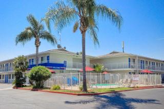 Motel 6-Tulare, CA - 0