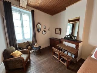 Maison dans la magnifique village de Montjoi - 2