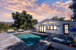 Resort Feel I Breathtaking Mountain Scenery I Pool - 0