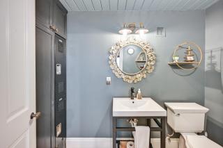 Walk to Arkansas River Historic Palace Loft! - Salida - 4