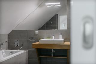 ROY 2 bdr Apartment with Prague Castle View, Parking & AC - Praga - 8