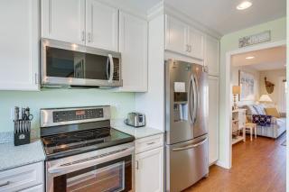 Breezy Pine Knoll Shores Escape Walk to Beaches! - Pine Knoll Shores - 5