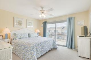 Breezy Pine Knoll Shores Escape Walk to Beaches! - Pine Knoll Shores - 1