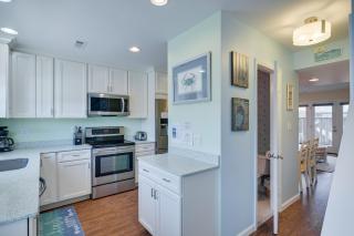 Breezy Pine Knoll Shores Escape Walk to Beaches! - Pine Knoll Shores - 3
