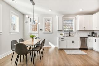Scandinavian-Style Home with Balcony! SECURE Gated Complex, 10min to Downtown! Sleeps 6! - Nashville - 3