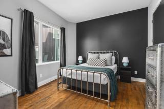 Home with Rooftop Deck & Garage, 2 miles to Downtown Broadway - 4