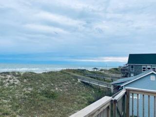 Hammerheads Hideaway! Oceanfront, Nags Head! Free Pool Heat April & May! - Nags Head - 8