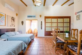 Apartamento privado con piscina y jardin compartidos. - 3