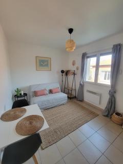 Joli studio lumineux centre avec parking securise dans quartier recherche - 0