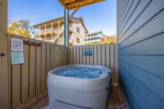 Southern Comfort Lodge-in Pigeon Forge, sleeps 18-7BR 6BA luxury cabin, w FREE attraction ticket! - 7