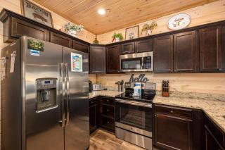 Southern Comfort Lodge-in Pigeon Forge, sleeps 18-7BR 6BA luxury cabin, w FREE attraction ticket! - 4