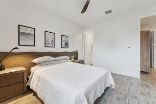 Modern 5BR Getaway, PS5 & Board Games - Port St. Lucie, Florida - Carlton - 3