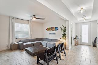 Modern 5BR Getaway, PS5 & Board Games - Port St. Lucie, Florida - Carlton - 1
