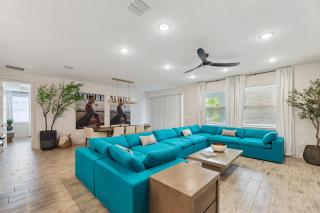 Modern 5BR Getaway, PS5 & Board Games - Port St. Lucie, Florida - Carlton - 0