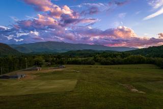 Sweet Mountain Memories Relax affordably cozy cabin with hot tub, game room, and mountain views! - Cosby - 7