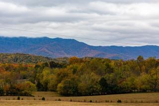 Sweet Mountain Memories Relax affordably cozy cabin with hot tub, game room, and mountain views! - Cosby - 6