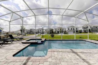 Cheerful 9BR/5BA Pool/Spa Home Cinema smart TV - Davenport - 0