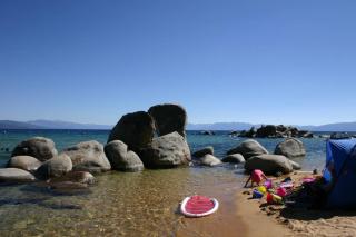 Cozy Pet-Friendly Cabin Hot-Tub Walk to Lake Tahoe Beach - Kings Beach - 7