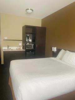 Microtel Inn & Suites by Wyndham Whitecourt - Whitecourt - 9