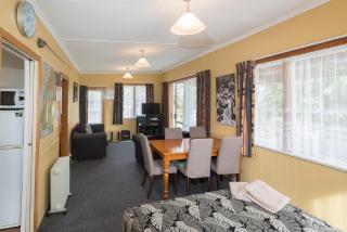 Accommodation Fiordland -The Three Bedroom House at 226A Milford Road - 8