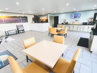 Days Inn & Suites by Wyndham - Canton First Monday Trade Days - Canton - 6