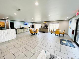 Days Inn & Suites by Wyndham - Canton First Monday Trade Days - Canton - 5