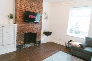 Mideyah Stays - 3 Bed Comfy House - Cardiff - 6