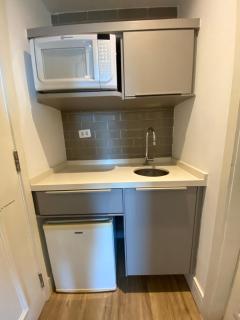 Flat com VISTA de CINEMA para Praia da BARRA da Tijuca - 5 min da PRAIA - Ar Condicionado, Portaria 24h, Wi-Fi 500 Mbps, Piscina, Academia, Sauna, Quadra de Tênis - 7