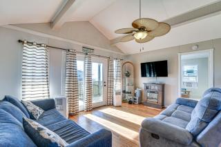 Second-Row Surfside Beach House Newly Renovated! - Surfside Beach - 0
