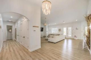 Lux 5BR Home w Pool, Hot Tub, Waterfall, RV Space - Las Vegas - 1