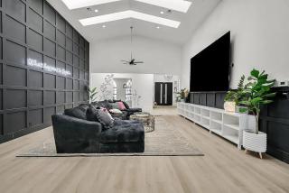Luxurious 7BR Mansion w Pool, Gym, Spa & Casita - Las Vegas - 8