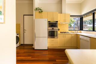 Sicilian Summerhouse - Spacious & Cosy in Margaret River Town - Margaret River - 8