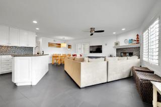 Fantastic bayside vacation home - WiFi, central AC, patio, private washer & dryer - 1