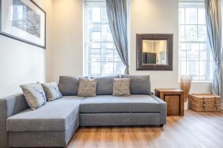 TRADITIONAL 3 BEDROOM QUIET DUPLEX FLAT BY HIGH ST, TRAMS and BUSES - JUST 1-5 MILES TO CENTRE - Edinburgh - 9