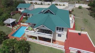 Newly renovated 3-bed spacious family home - Villa Decaj home - Cap Estate - 0