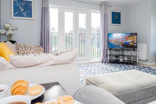 Book Now! 9beds, 25baths Family & Work Stay - Earley - 0