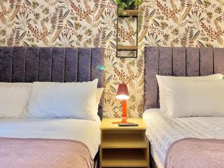Payler House Sheffield-WiFi -Large Parking Space-cozy 4 bedrooms - 3