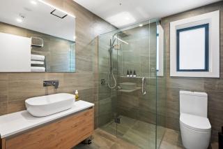 Lakeside Luxury 2 Bedroom Apartment - Wanaka - 3