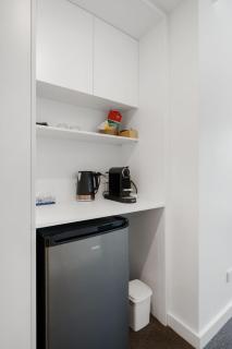 Lakeside Luxury Studio Apartment - 5
