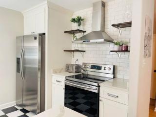 Centrally Located House in high-end neighborhood - 5