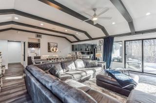 RiverEdge Haven Hot Tub, 5 Beds, Kayaks Near ND - Niles - 9