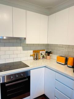 Sunshine Retreat Modern 3BR Haven - St Marys - 8