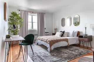 4 Bedroom Sun Drenched & Designer Home - 1