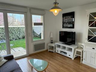 Appartement Moderne T2, Rez-de-Jardin, Proche Plage et Centre Ville, Parking, Wifi, Animaux Acceptés - FR-1-487-362 - Cabourg - 0