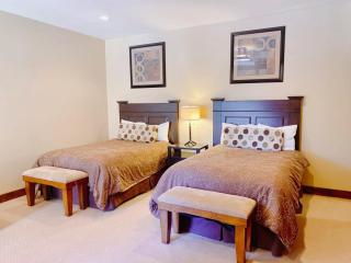 Luxury Northstar Home| hot tub| walk to ski lifts - 7